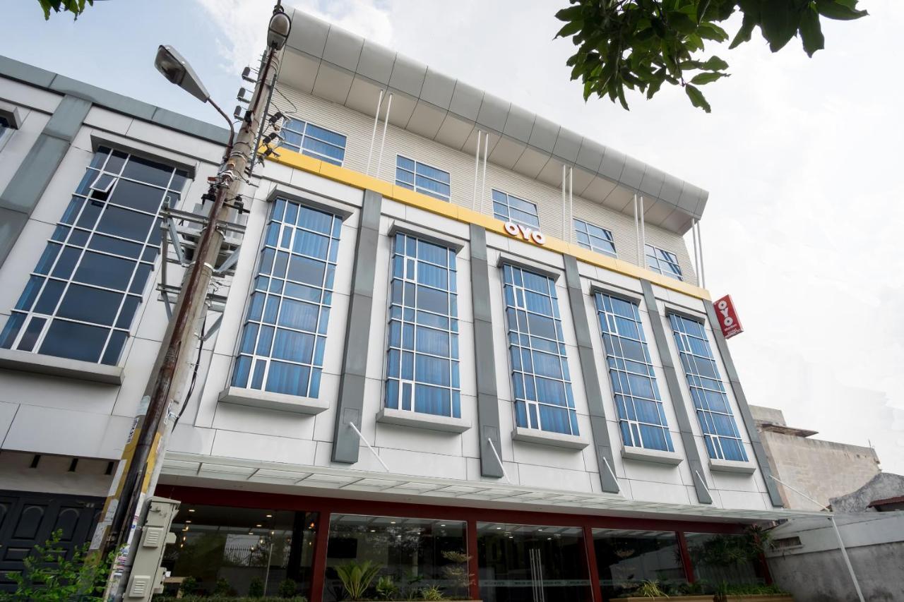 Oyo 727 Merlion Hotel Medan Eksteriør bilde